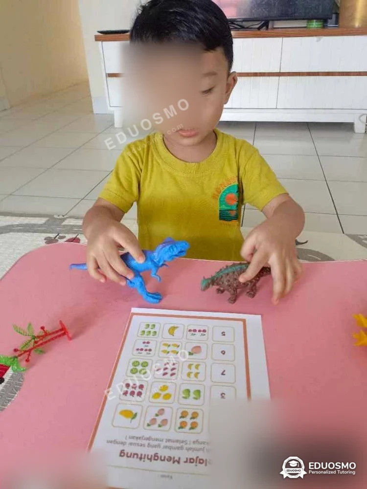 Galeri kelas calistung: siswa bersama tutor Eduosmo di Bandung
