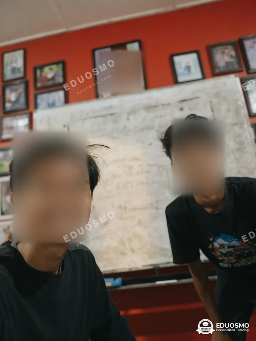 Galeri kelas fisika: siswa bersama tutor Eduosmo di Bandung