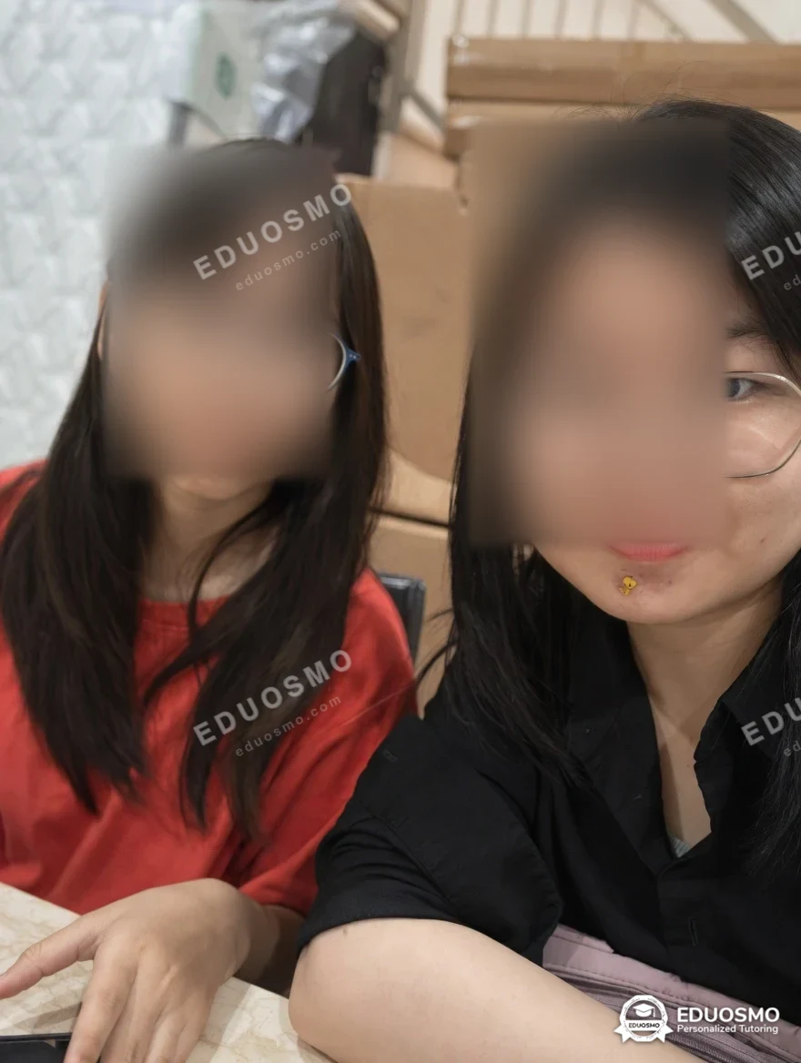 Tutor Eduosmo mendampingi siswa belajar mandarin di Bandung