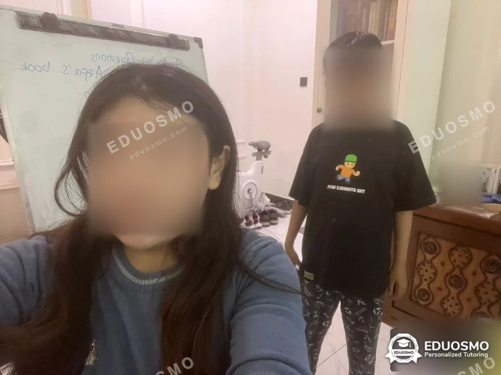Tutor Eduosmo mendampingi siswa belajar UM di Bandung