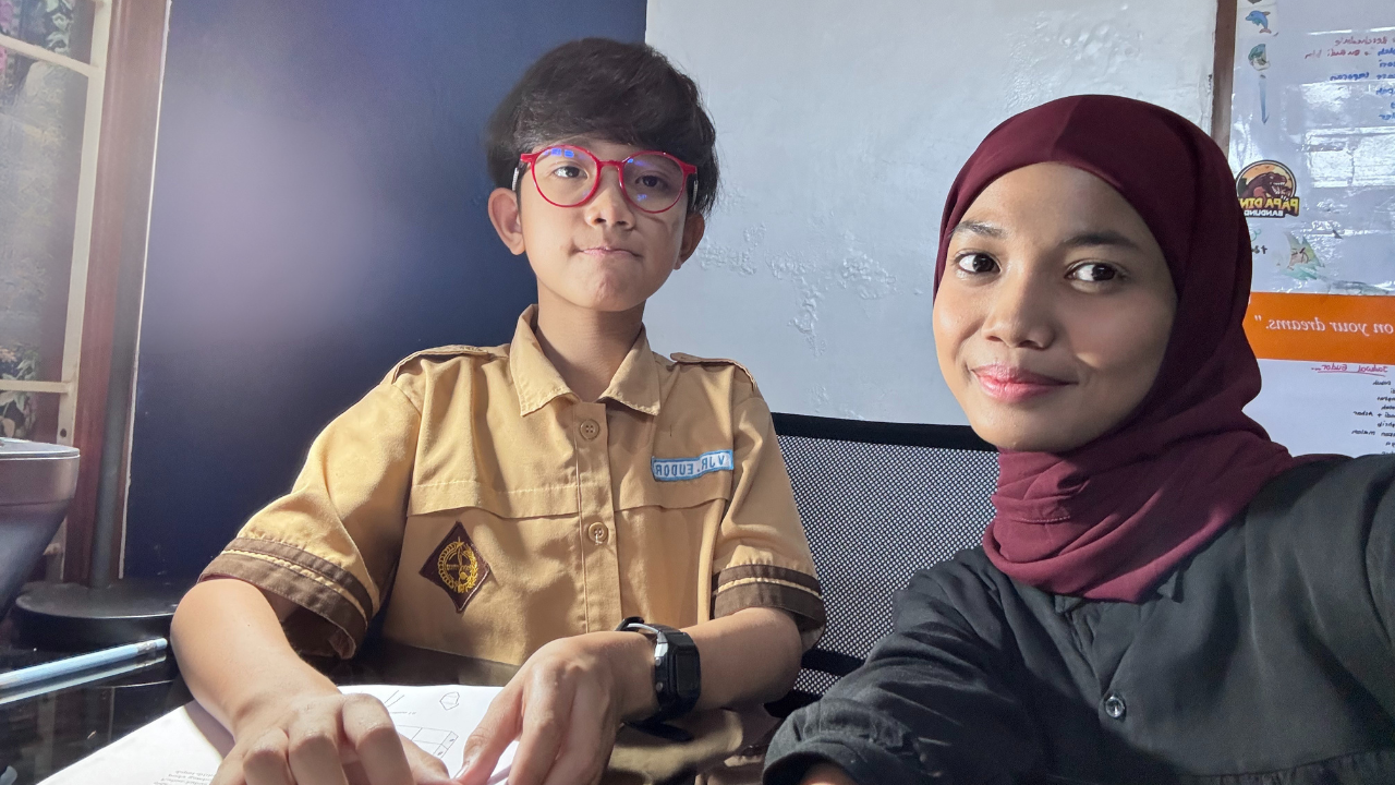 Kegiatan Eduosmo × School di sekolah Bandung 1