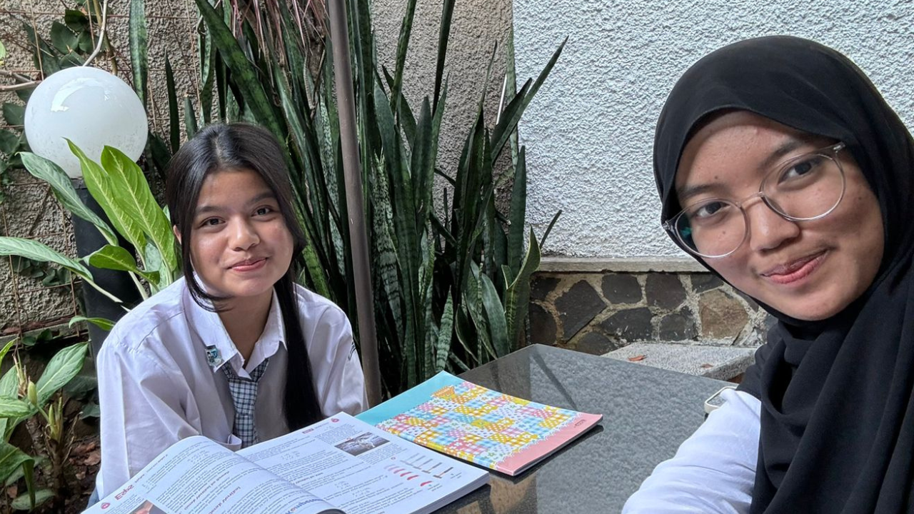 Kegiatan Eduosmo × School di sekolah Bandung 2